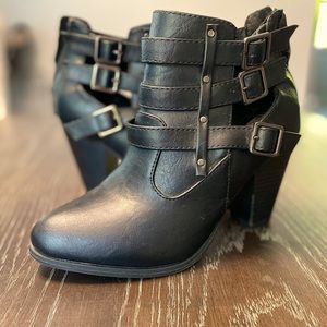 Black Ankle boots 7.5